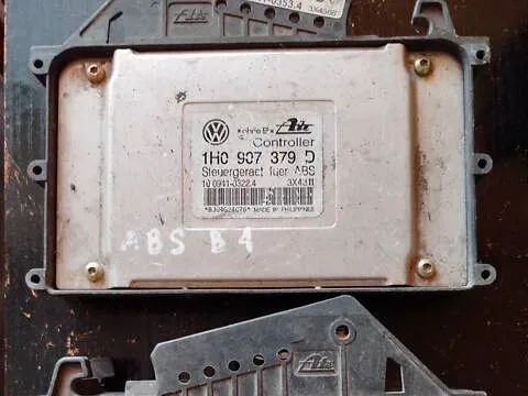 Блок управління ABS 1H0907379D Volkswagen Passat B4, Golf 3