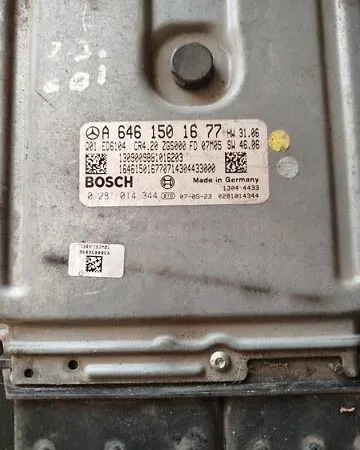Блок управління двигуном A6461501677 Mercedes 2.2 cdi