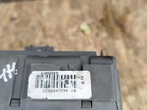 Блок запобіжників 8200449594 Renault Laguna II