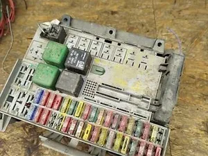 Блок запобіжників 09152787 Opel Vectra B