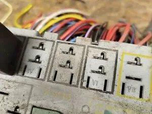 Блок запобіжників 90589965 Opel Astra G