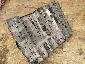 Блок запобіжників 90BG14A073AA Ford Sierra