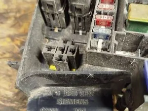 Блок запобіжників Siemens 98600 D3 Mitsubishi Space Star