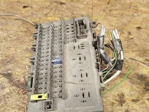 Блок запобіжників YQE103138 Rover 75