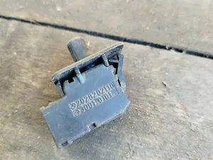 Датчик закриття дверей 2028202110 Mercedes W202