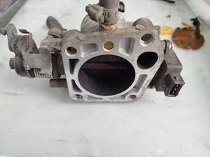 Дросельна заслінка 0K24718911 Kia Sephia II 1.8