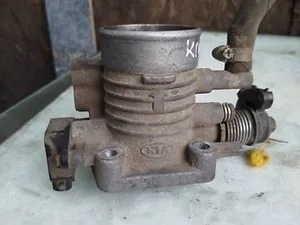Дросельна заслінка 0K24718911 Kia Sephia II 1.8