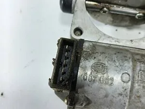 Дросельна заслінка 90410865 Opel Vectra B
