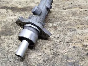 Головний гальмівний циліндр Ford Escort