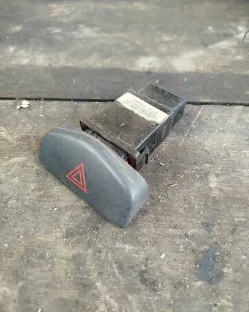 Кнопка аварійки 93790-2G000 Kia Magentis 2