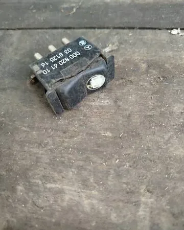 Кнопка обігріву заднього скла 0008206110 Mercedes W123