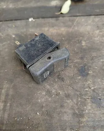 Кнопка обігріву заднього скла 443941503D Audi 100 C3