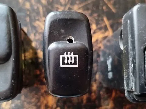 Кнопка обігріву заднього скла Kia Sephia II