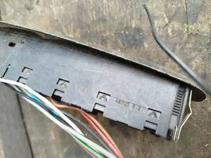 Кнопка склопідіймача 4670502 Opel Omega B