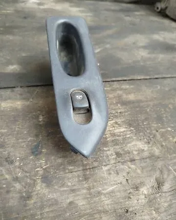 Кнопка склопідіймача задня права 7701708158 Renault Espace 3