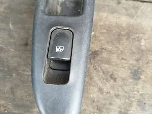 Кнопка склопідіймача задня права 93580-2G500 Kia Magentis 2