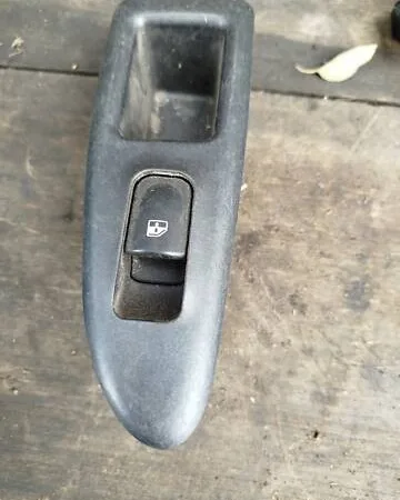 Кнопка склопідіймача задня права 93580-2G500 Kia Magentis 2