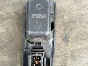 Кнопка склопідіймача задня права 93580-2G500 Kia Magentis 2