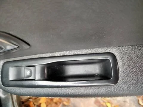 Кнопка включення мотора склопідіймача задня права Renault Megane III