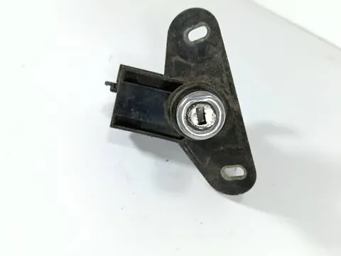 Кнопка замка багажника Opel Omega B