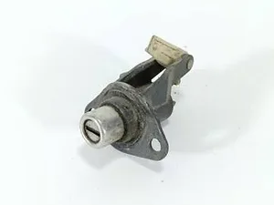 Кнопка замок кришки багажника Opel Kadett