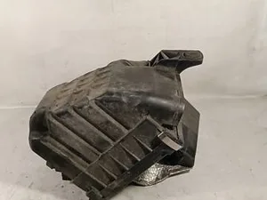 Корпус повітряного фільтра 058133843 Audi A6 C5, VW Passat B5