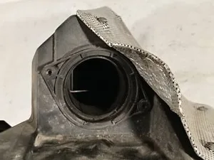 Корпус повітряного фільтра 058133843 Audi A6 C5, VW Passat B5