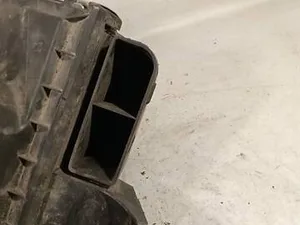 Корпус повітряного фільтра 058133843 Audi A6 C5, VW Passat B5