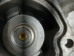 Корпус термостата Mercedes W210 3.2