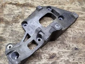 Кронштейн генератора 06F903143F Volkswagen Passat B6, Skoda Octavia A5