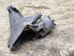 Кронштейн гідропідсилювача 90410645 Opel Omega B, Vectra B