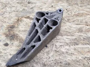 Кронштейн КПП 90498426 Opel Vectra B