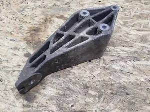 Кронштейн КПП 90498426 Opel Vectra B