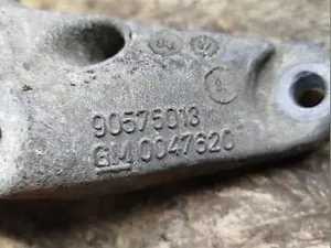 Кронштейн КПП 90575013 Opel Astra G