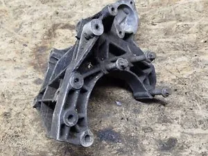 Кронштейн кріплення компресора кондиціонера 90469419 Opel Omega B