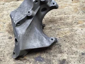 Кронштейн кріплення компресора кондиціонера 90469419 Opel Omega B