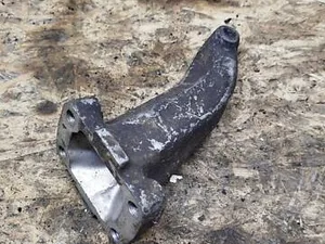 Кронштейн опори двигуна лівий 6152231304 Mercedes W123