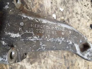 Кронштейн опори двигуна лівий 6152231304 Mercedes W123