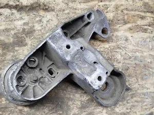 Кронштейн опори двигуна лівий 8D0199351H Volkswagen Passat B5, Audi A4 B5