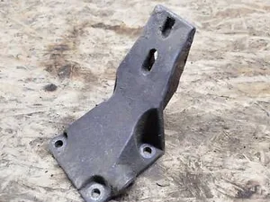 Кронштейн опори двигуна Лівий 90496673 Opel Omega B 2.5 3.0