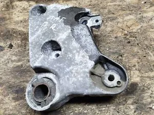 Кронштейн опори двигуна правий 8200024812 Renault Laguna II 1.9 dci