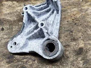 Кронштейн опори двигуна правий 8200024812 Renault Laguna II 1.9 dci