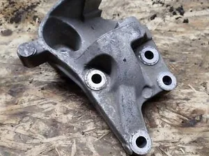 Кронштейн опори двигуна Правий 96451611 Peugeot 407 2.0 hdi