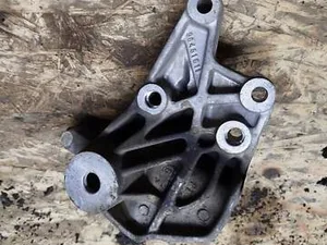 Кронштейн опори двигуна Правий 96451611 Peugeot 407 2.0 hdi