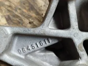 Кронштейн опори двигуна Правий 96451611 Peugeot 407 2.0 hdi