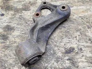 Кронштейн редуктора 90446893 Opel Omega B