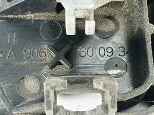 Кронштейн ручки дверей передній лівий A9067600934 Mercedes Sprinter W906