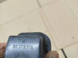 Лючок бензобака 90464248 Opel Vectra B
