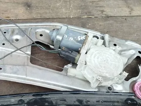 Моторчик склопідйомника передній правий BMW E39 525