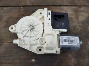 Моторчик склопідйомника задній правий 827306548R Renault Megane III